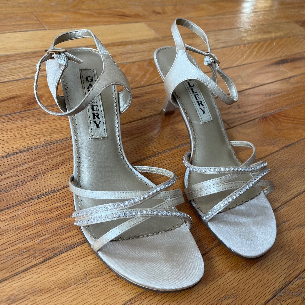 Sparkly 'Alexis' Gallery Soft Gold Heels sz 8
